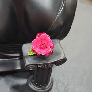 VINTAGE CERAMIC or PORCELAIN ROSE BROOCH